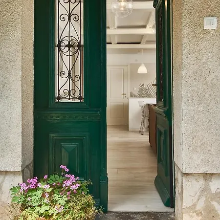 Daire Secret Garden With Private Parking Space *
