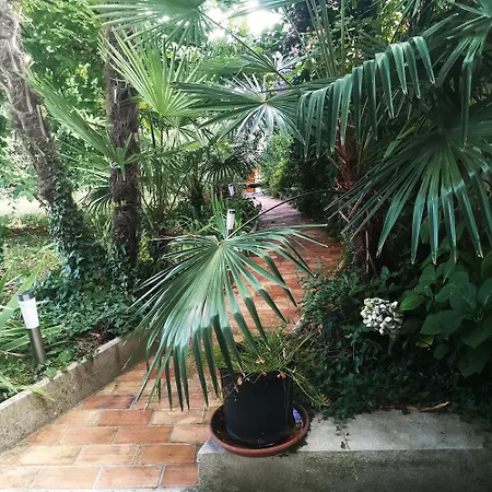 Daire Secret Garden With Private Parking Space