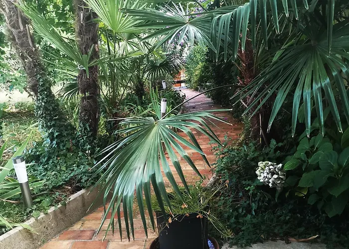 Apartment Secret Garden With Private Parking Space