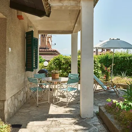 Secret Garden With Private Parking Space *