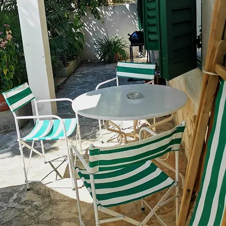Secret Garden Center With Private Parking Space Appartement Opatija