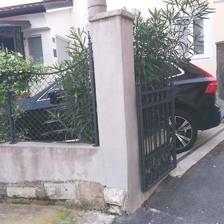 Secret Garden With Private Parking Space * Οπατία