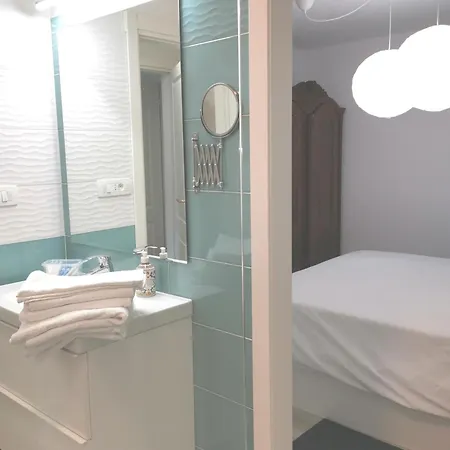 Appartement Secret Garden Center With Private Parking Space
